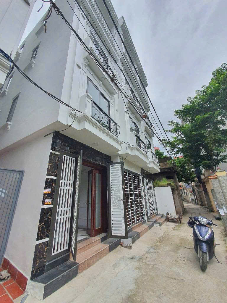  GIA ĐÌNH CHUYỂN CÔNG TÁC VÀO NAM CẦN BÁN NHÀ GẤP TẠI  TỔ 2 YÊN NGHĨA - HÀ ĐÔNG DT 37M2, NHÍCH 5 TỶ 