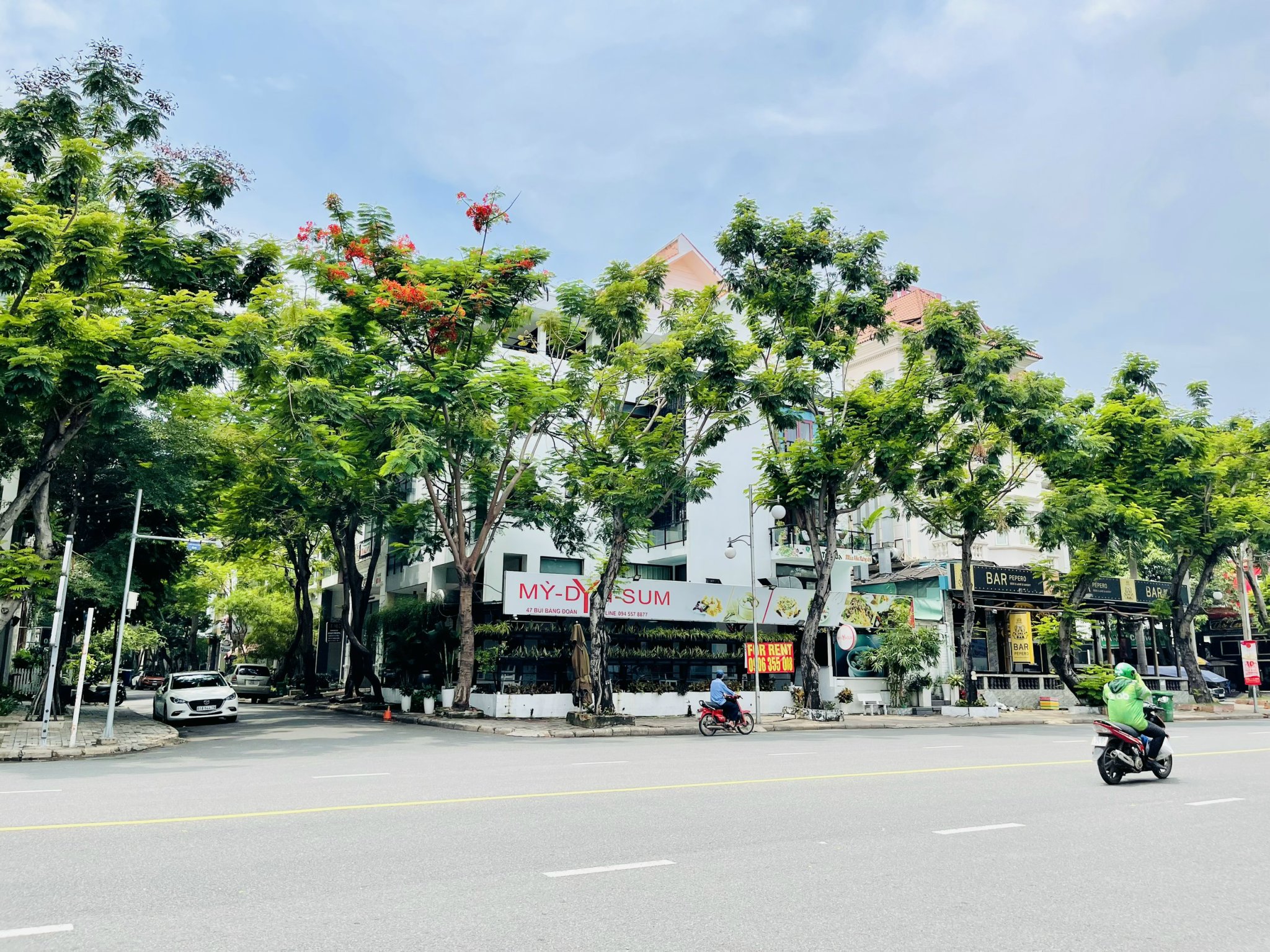  Bán nhà phồ Hưng Gia PMH Q7 giá chỉ có 28,5tỷ full nội thất đẹp, có thang máy. 