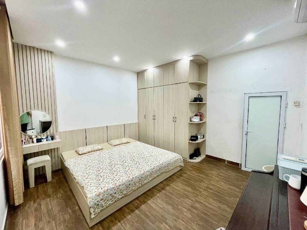  BÁN NHÀ GIA QUẤT, LONG BIÊN, DÂN XÂY-NGÕ THÔNG-Ô CHỜ THANG MÁY-OTO ĐỖ CỬA-45M NHỈNH 8 TỶ(TL) 