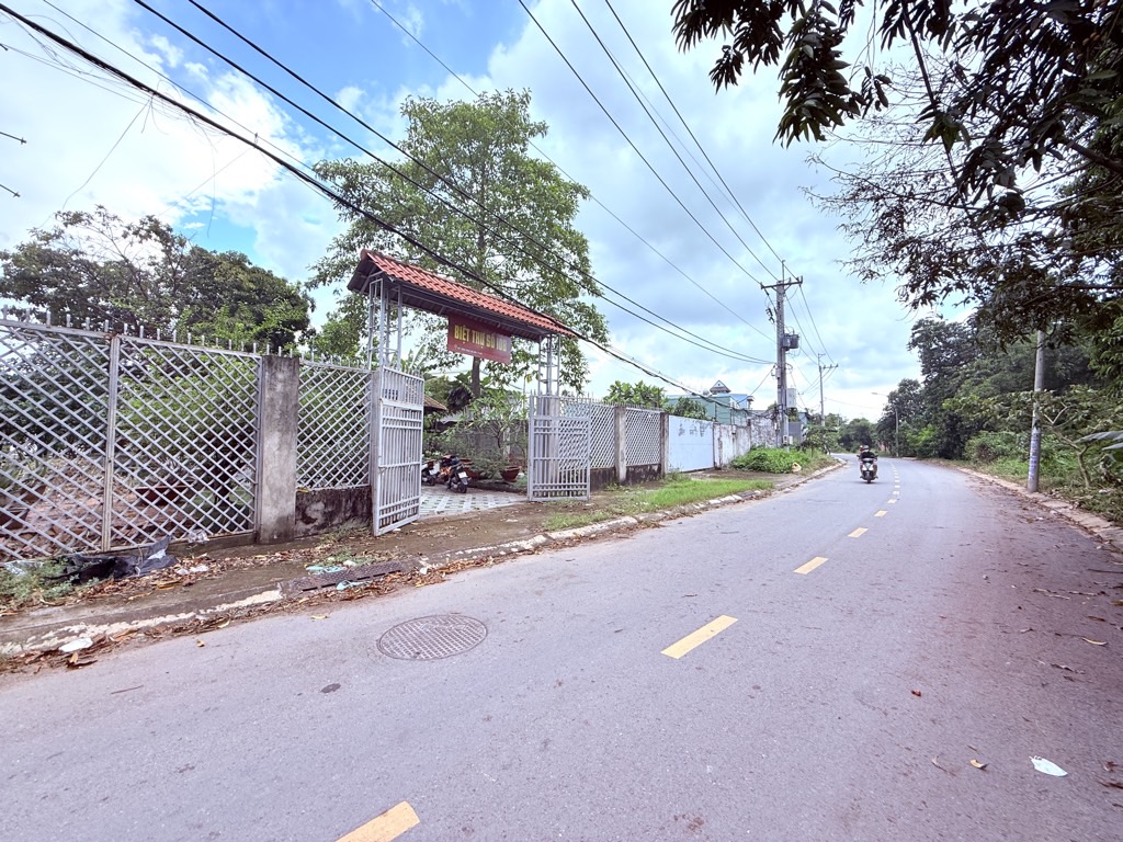  Bán nhà mặt tiền 20x50m giá 27 tỷ Đường Huỳnh Thị Na 