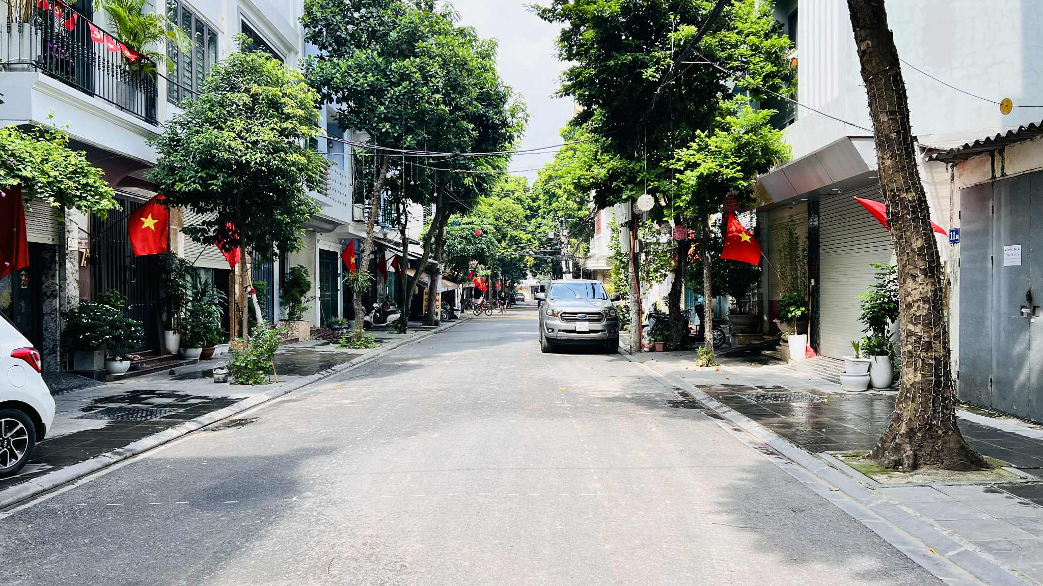  bán mảnh đất 2 thoáng, 76m, mặt tiền 7.6m, phân lô, vỉa hè , ôtô tránh 