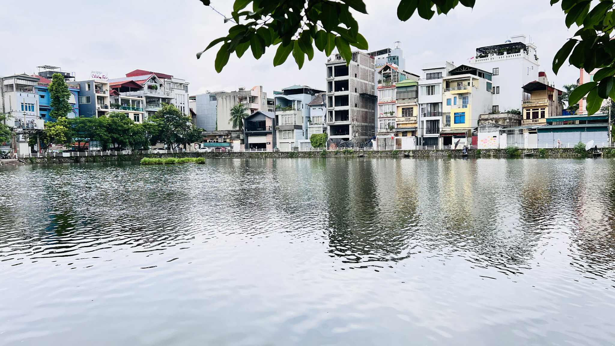  Siêu phẩm mặt hồ Bồ Đề, 100m x 7 tầng, mặt tiền 5.8m, thang máy, gara, kinh doanh, full nội thất 