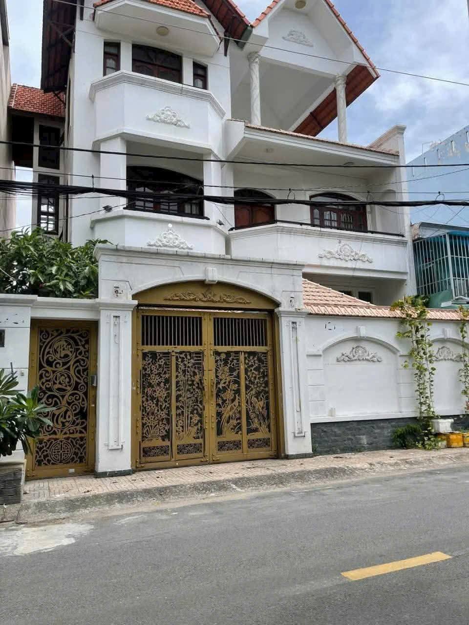  Bán nhà mặt tiền 3 tầng 12x20m giá 18 tỷ Đường Đông Hưng Thuận 17 