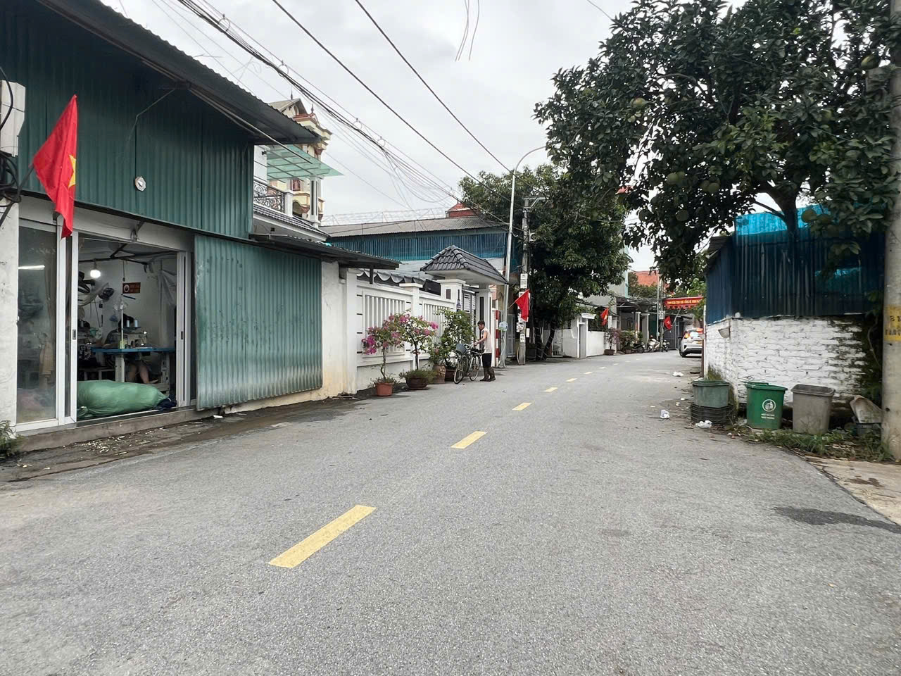  NẢNH ĐẤT ĐẸP ; THƯỢNG MỖ- Ô TÔ TẢI TRÁNH, THÔNG TỨ TUNG, VỊ TRÍ CỰC HIẾM ,
DIỆN TÍCH 79M- MĂT- HẬU 5M.
GIÁ 7X TR/M.
LH;0964982442 