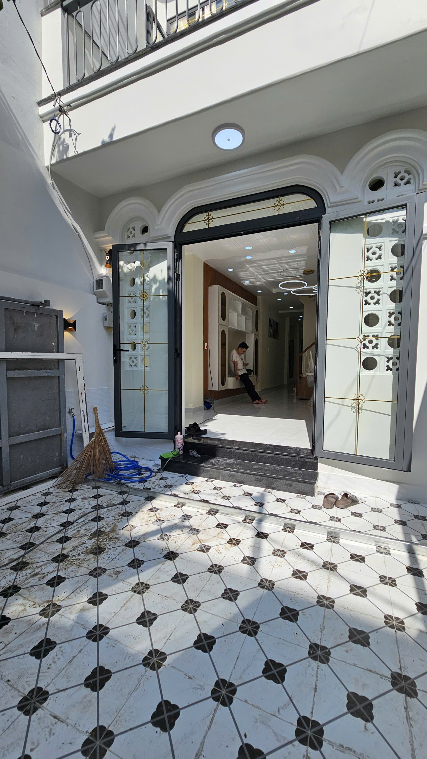  SÁT MẶT TIỀN TÂN MỸ QUẸO CÁI TỚI PHÚ MỸ HƯNG Q7 

DIỆN TÍCH NGANG 3,8 DÀI 17 

ĐÚC BÊ TÔNG CÓ 5 TỎI 