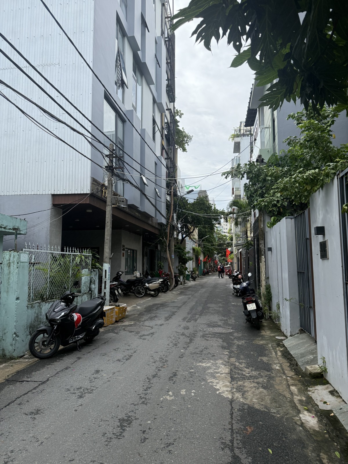  Bán nhà MT Thạch Lam, cách biển Mỹ Khê 100m, 82m2, ngang 4.75m, vị trí hiếm 