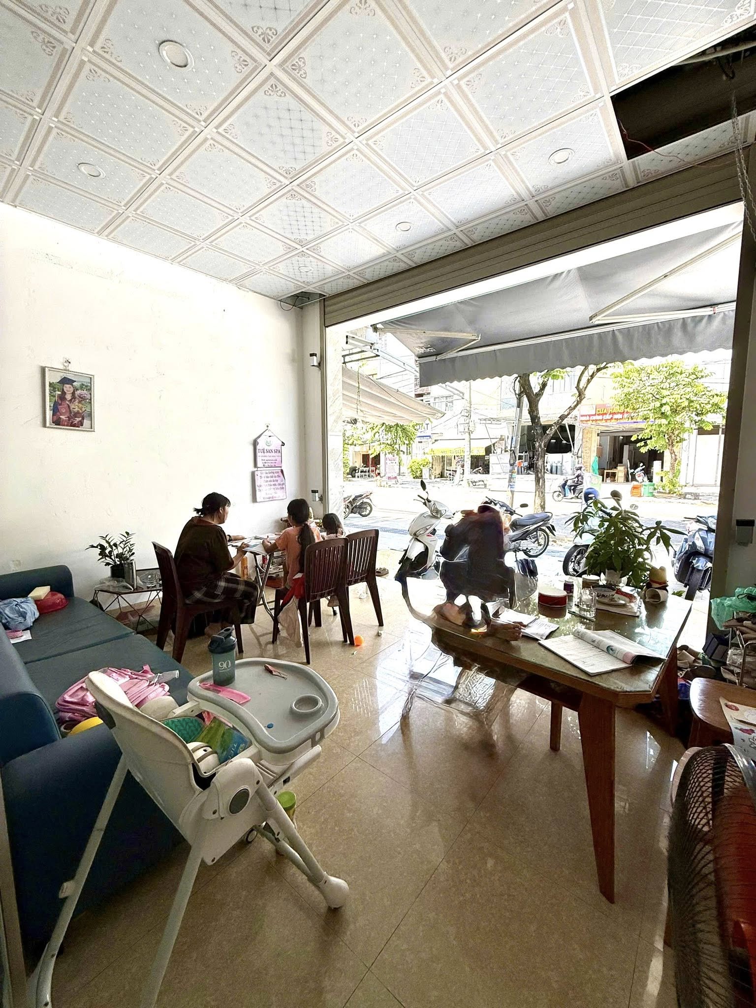  ????????Nhà gác lững đường Phùng Hưng - trục đường 10,5m kinh doanh thông biển 