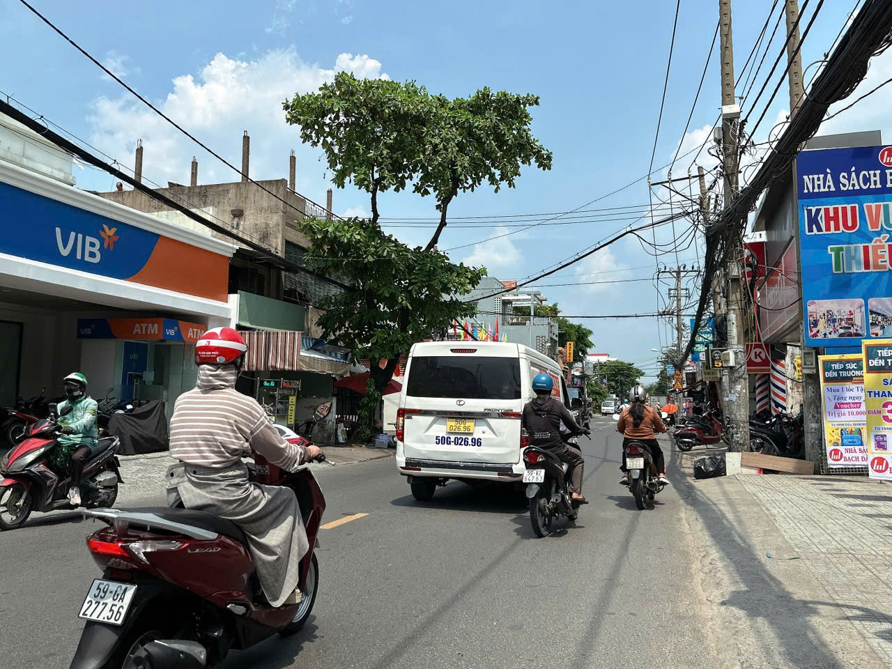  NGỘP BANK nhà hẻm 736 Lê Đức Thọ 88m2 ngang 4.1m 5 tầng tặng NT sát trường chỉ 9.99 tỷ. 