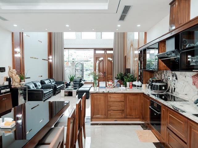  View Hồ Triệu Đô Phố Bồ Đề 102m2 7T, MT6m, Sống Sang Bên Lề Phố Cổ - Nhỉnh 3x Tỷ 