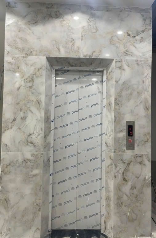  Cho thuê nhà mới, Trần Nhân Tông, thang máy; vỉa hè 122m2* 4T- 50 Tr 