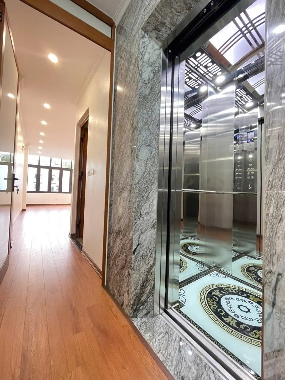  Bán Nhà Tây Kết 30/46m2. 6 tầng. mặt tiền 3m. giá 13.6 tỷ Hai Bà Trưng Hà Nội 