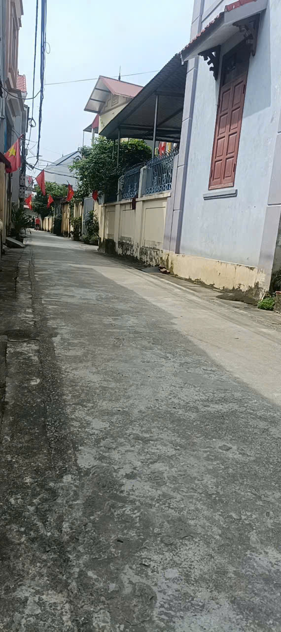  EM CC CẦN TIỀN GẤP KHÔNG XOAI ĐƯỢC TIỀN NÊN GIỜ EM CẦN BÁN LỖ ĐỂ LẤY TIỀN TRANG TRÃI CÔNG VIỆC .
DIỆN TÍCH 40M.
GIÁ CÔNG KHAI 3.8 TỶ. 