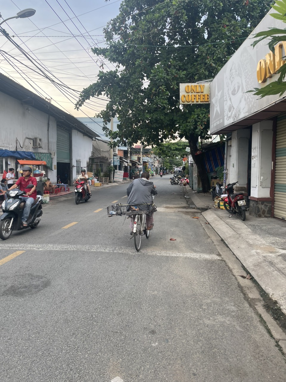  Bán nhà mặt tiền 75x34m giá 65 tỷ Đường Đông Hưng Thuận 17 