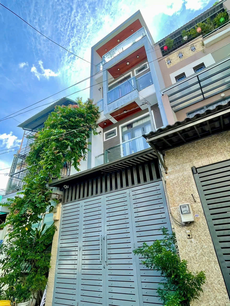  Nhà 4 tầng, hẻm 1 xẹt Đỗ Xuân Hợp, dòng tiền ổn định 10 triệu/tháng, chưa tới 4 tỷ. 