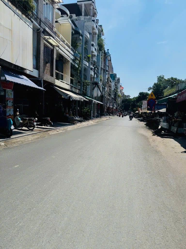  Tòa nhà khách sạn ngay Bàu Cát – Tân Bình - 115m2 – 5 tầng thang máy – thu nhập 850tr/năm – 26.4 tỷ
































     










 






























 