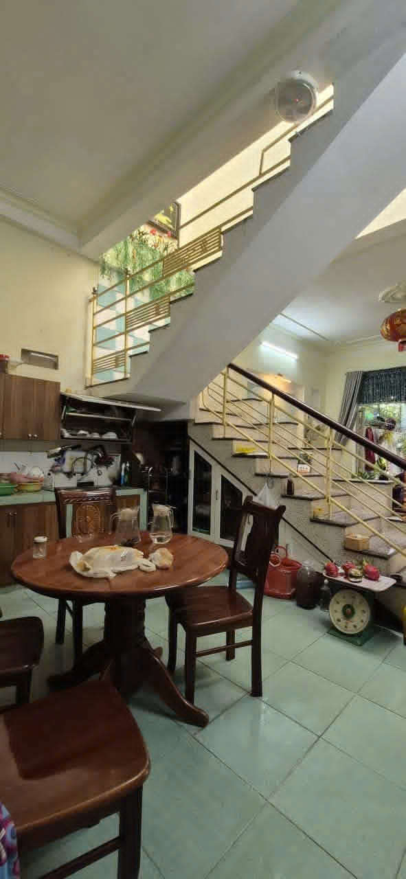 ????????Bán nhà 2 tầng đường Nguyễn Xí - Vị trí kinh doanh 