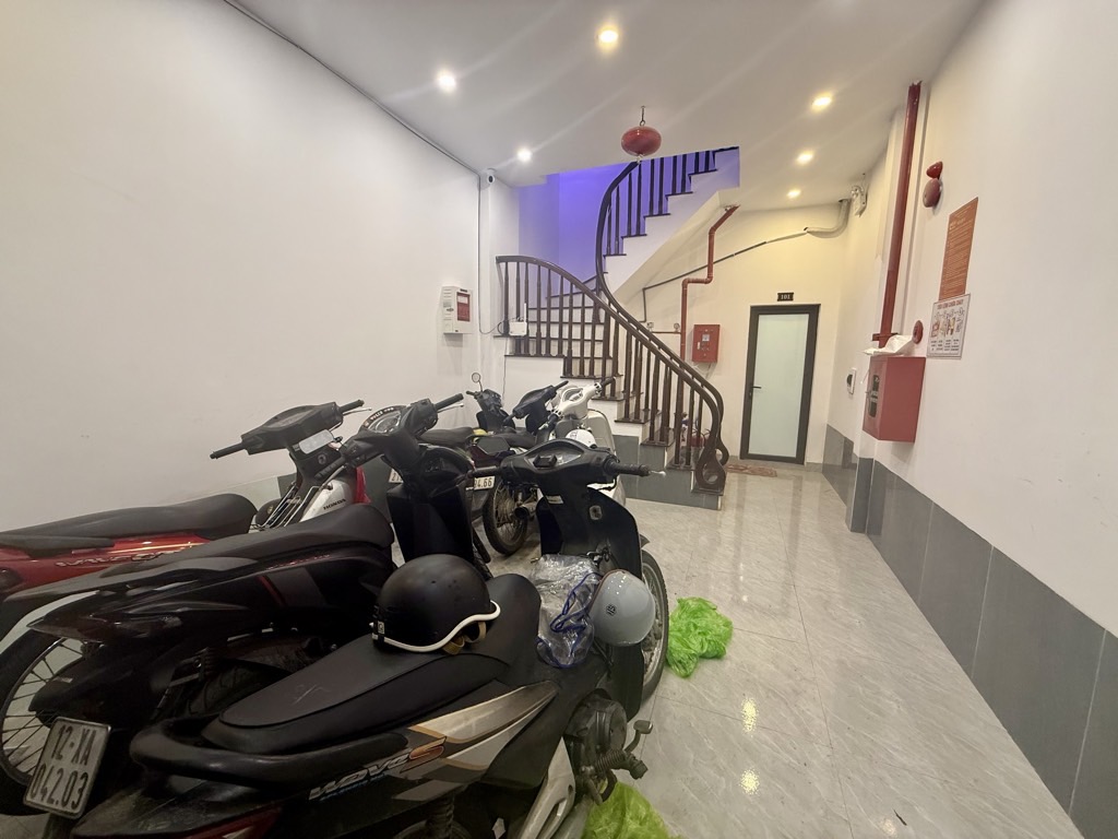  Bán nhà dòng tiền Định Công Thượng, Hoàng Mai, 8p khép kín full đồ, 42m2. 8.98 tỷ(CTL) 