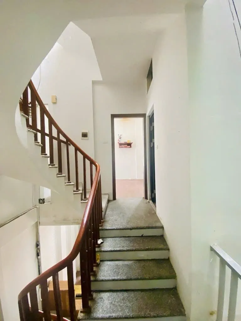  Bán Nhà Bằng B 41m2. 5 tầng. mặt tiền 4.5m. giá 9.2 tỷ Hoàng Mai Hà Nội 