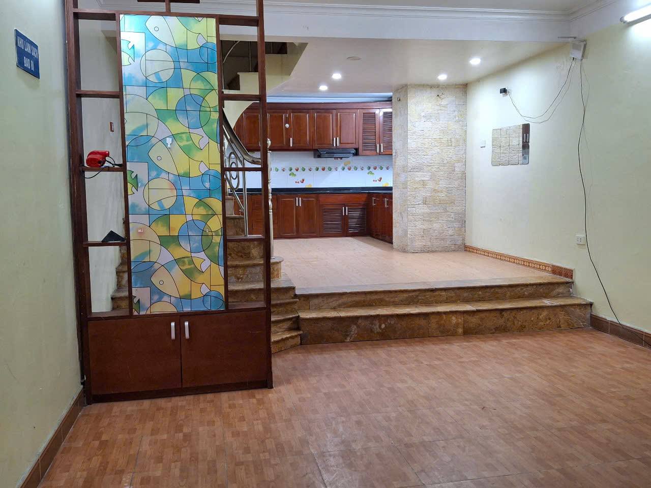  Cho thuê nhà KD Spa, VP, Trung tâm, Phố Trần Quang Diệu, 45m² x 4 tầng, ô tô đỗ cửa 