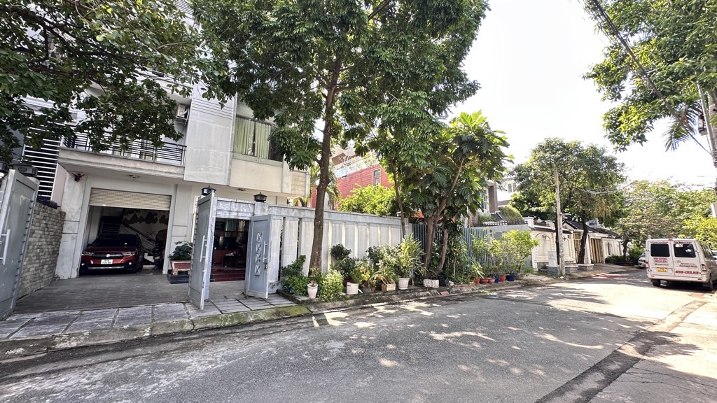  Bán Biêt Thự Cao Cấp p Thới An q12 / 12 x20 4 tầng 