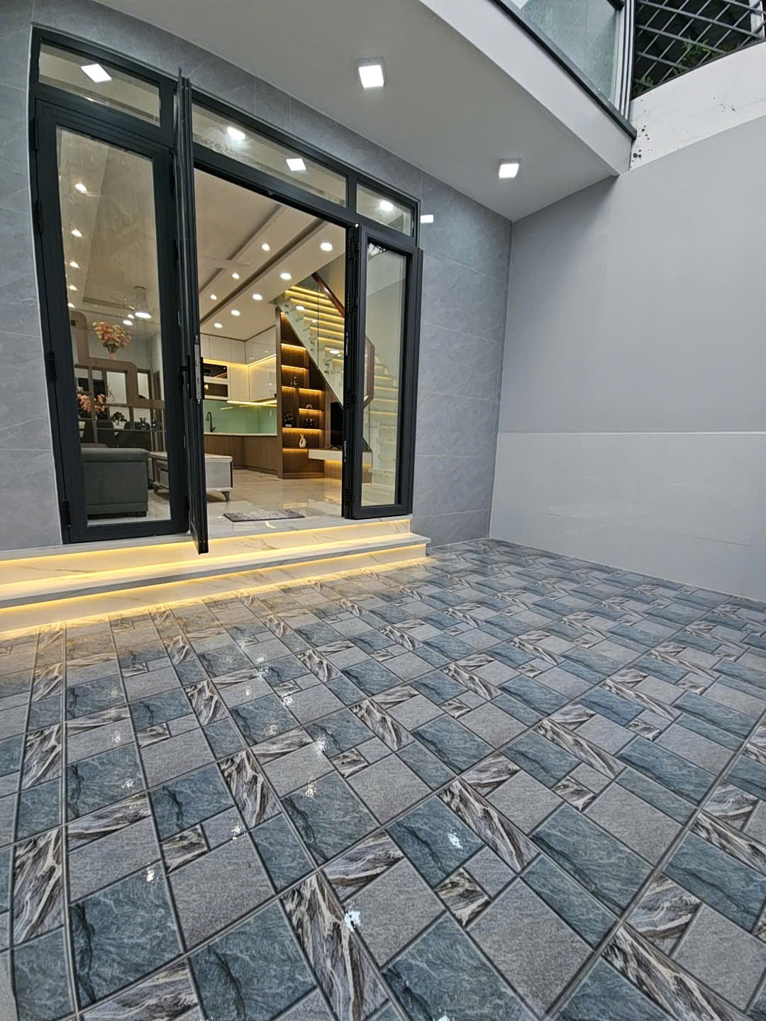  1 tỷ Mua 1 lúc 2 căn nhà
Sát mặt tiền Q 7 
Phú Thuận Phú Mỹ Hưng
GIẢM NGAY LỘC 500 TRIỆU 