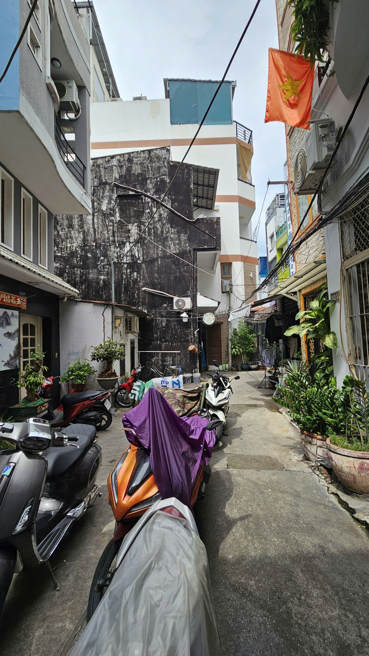  SÁT MẶT TIỀN ĐƯỜNG Q4 
CÓ 2 TỶ -  3 TẦNG 