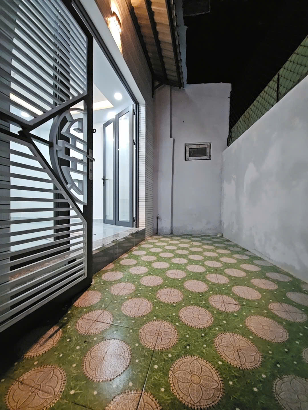  HẺM 1 SẸC  DT NGANG 3,8 X 9 ĐÚC BÊ TÔNG 
Q4 HƠN 2 TỶ 