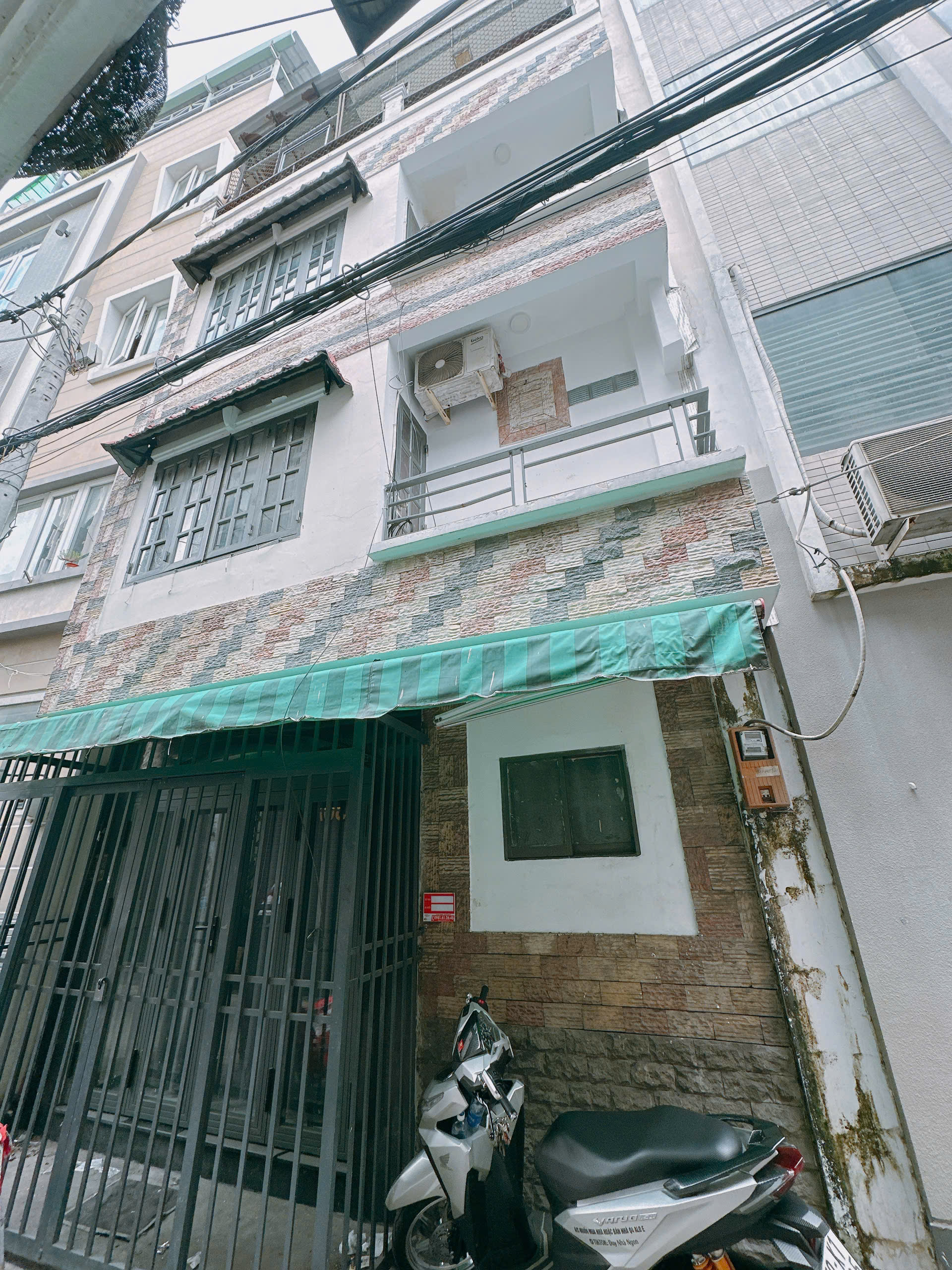  SÁT MẶT TIỀN XE HƠI VIP Q4 TÂN VĨNH 
ĐÚC BÊ TÔNG 4 TẤM CÓ TỶ XÍU 