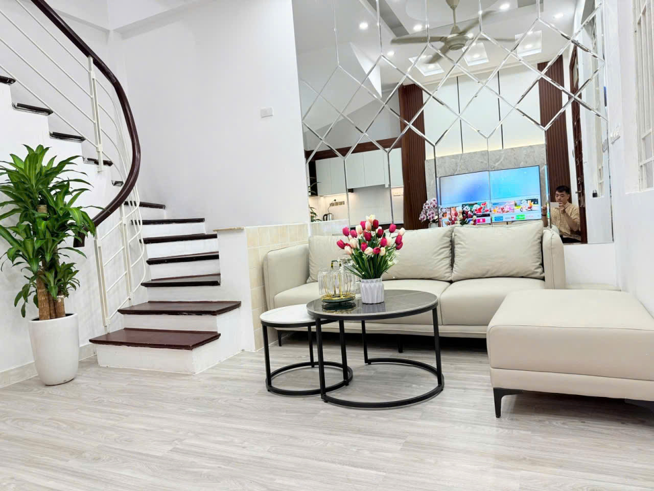  NHÀ ĐẸP, NGÕ THÔNG  RỘNG, GẦN PHỐ- FULL NỘI THẤT-  HÀNG XÓM ĐẠI ĐÔ THỊ STAR LAKE KHÔNG THIẾU GÌ 30m, 5T 8 tỷ 8 