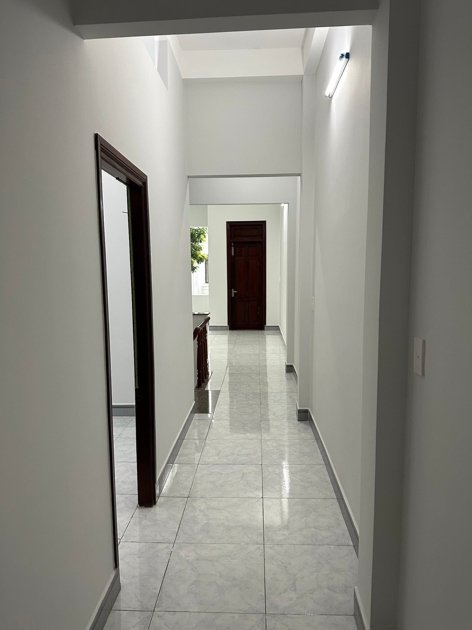  ????????Bán nhà 2 tầng 2 mê đường Phú Xuân 5 - Sát Phùng Hưng 