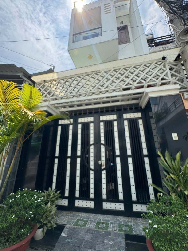  Nhà 1 Sẹc Thới An 11 Quận 12 cũ 70m2 4 Tầng  5 Tỷ 950. 