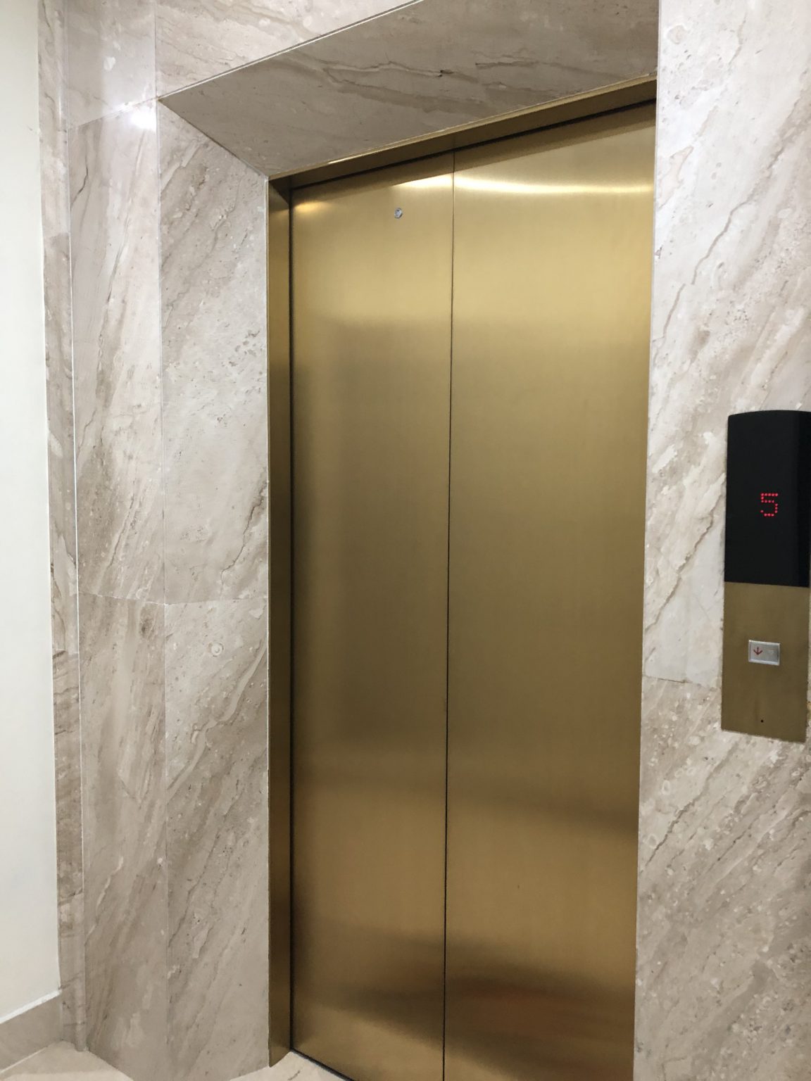  Nhà tôi cho thuê nhà hai cửa đi, mới, Hoàng Cầu, 101m2x 4T vỉa hè 30 Tr 