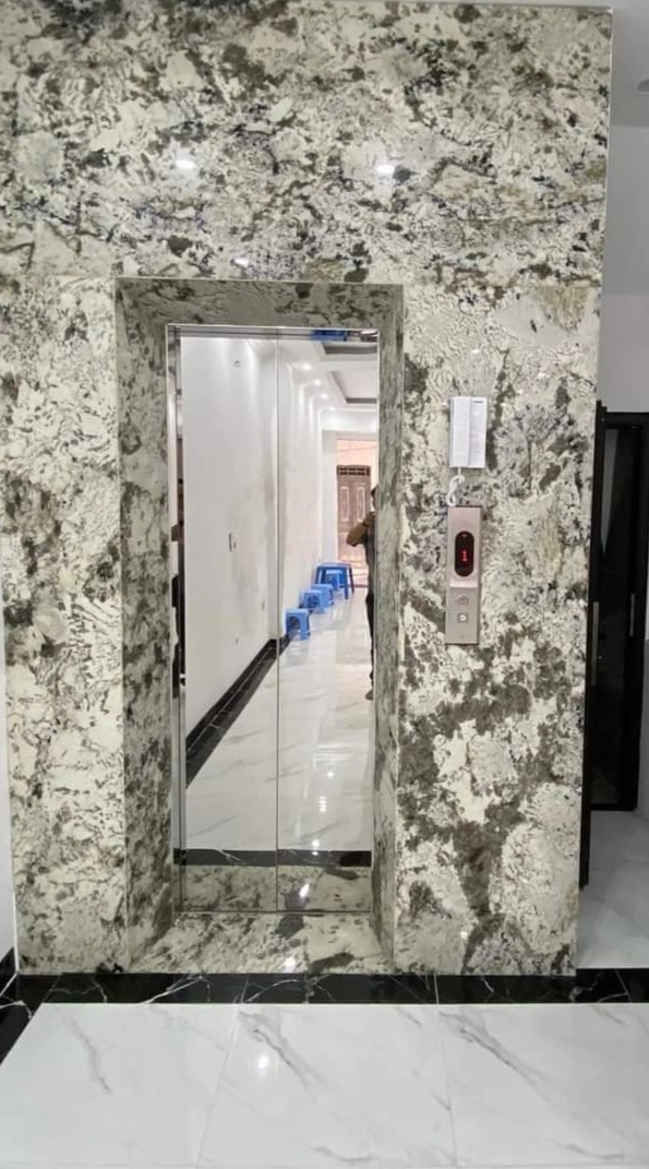  Cho thuê nhà mới, hai cửa đi, Hoàng Văn Thái, 100m2x 5T vỉa hè 30 Tr 