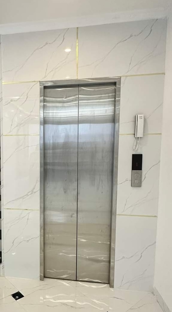  Nhà mình cho thuê nhà hai cửa đi, mới, 101m2_ 4T; vỉa hè, Lò Đúc-30 Tr 