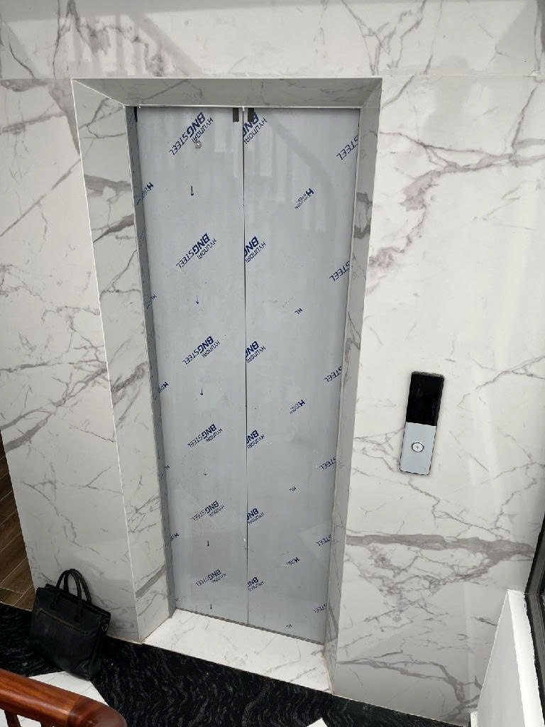  Cho thuê nhà mới, Nguyễn Thị Định, thang máy; vỉa hè 122m2* 5T- 48 Tr 