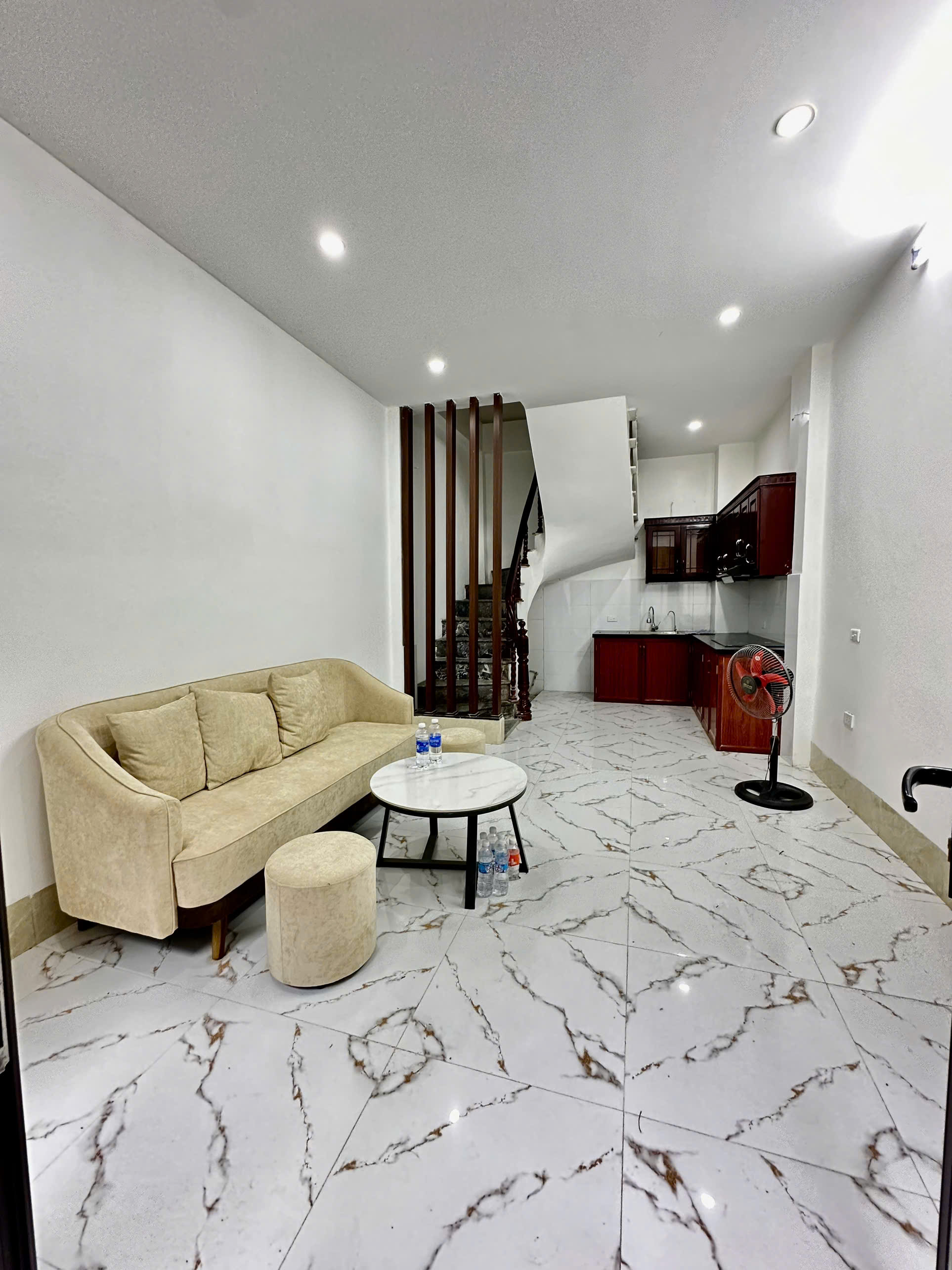  Cho thuê nhà nguyên căn mới ngõ 1 Tân Khai 30m² x 5 tầng 3 PN khép kín 11.5 triệu/tháng 