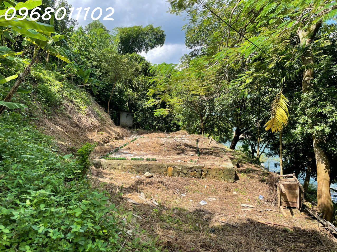  Chính chủ bán đất tay chạm hồ Hoà Bình cực đẹp, diện tích 817m2, thổ cư 300m. 