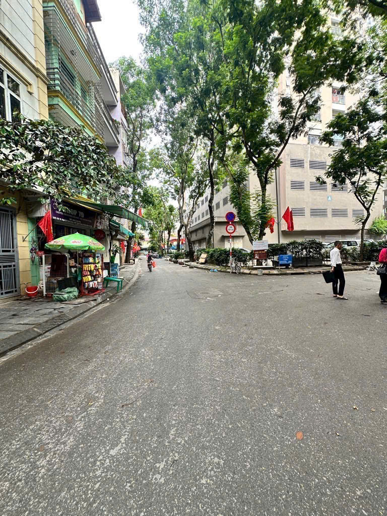  Bán biệt thự liền kề KĐT Định Công 83m2, 5 tầng, giá 21 tỷ nhỏ 