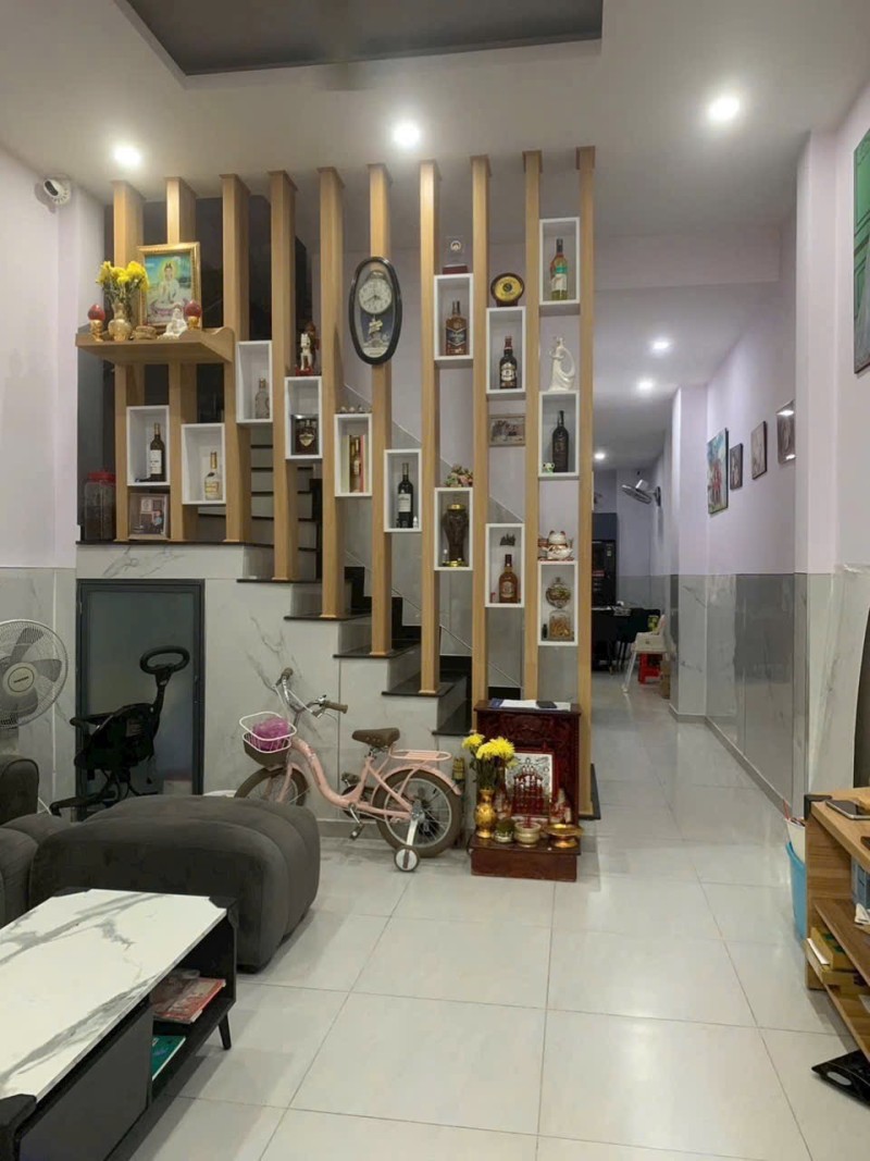  Bán nhà đường Lò Lu, Trường Thạnh, Q9,TP HCM, DT 68m2, 3 tầng, 4PN, SH, giá 6.65 tỷ. 