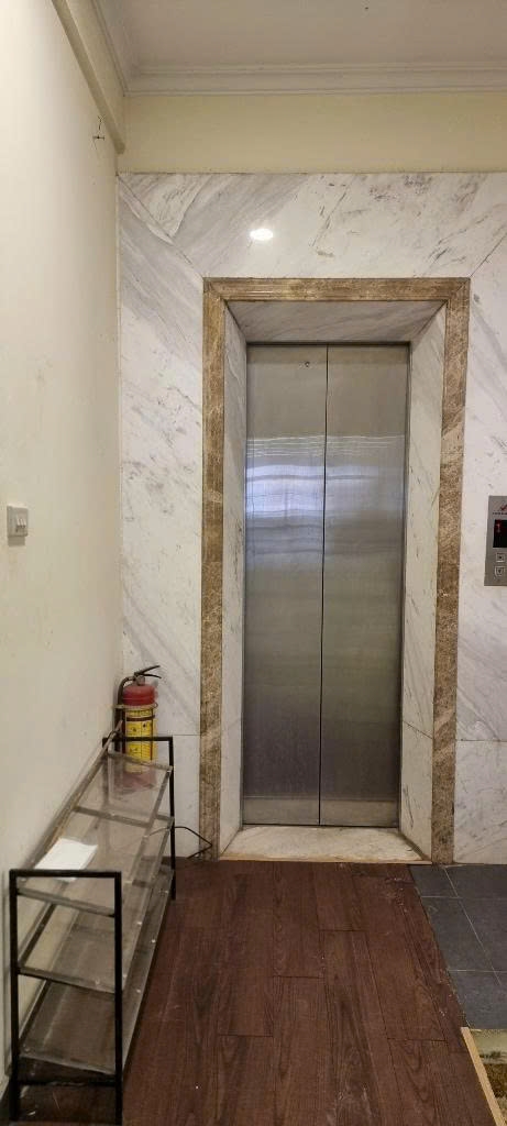  Nhà tôi cho thuê nhà hai cửa đi, mới, Duy Tân, 99m2x 4T vỉa hè 33 Tr 