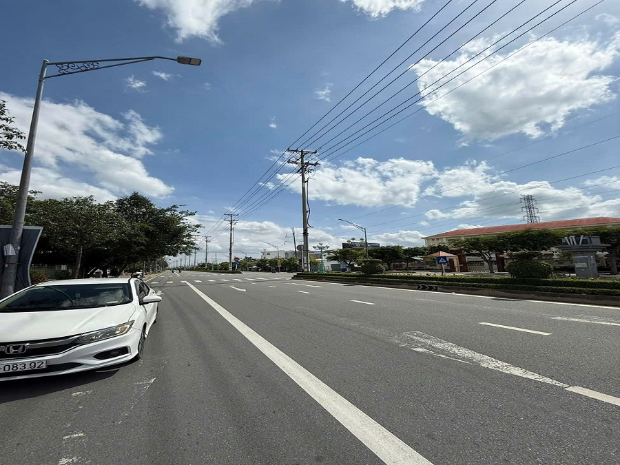  Chính chủ gửi 1.370m2 đất mặt tiền QL1A P4 tp Tân An, Long An(cũ 