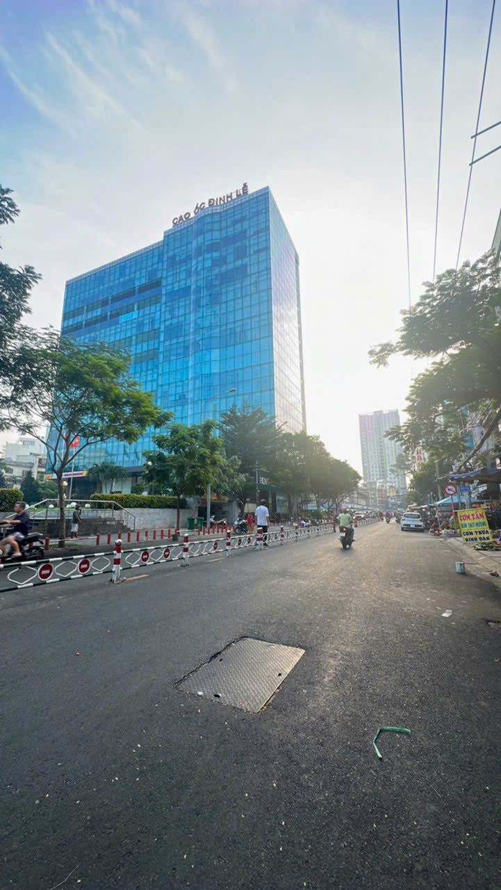  MẶT TIỀN CĂN GÓC LÊ QUỐC HƯNG HOÀNG DIỆU Q4
CÓ 4 TỎI 