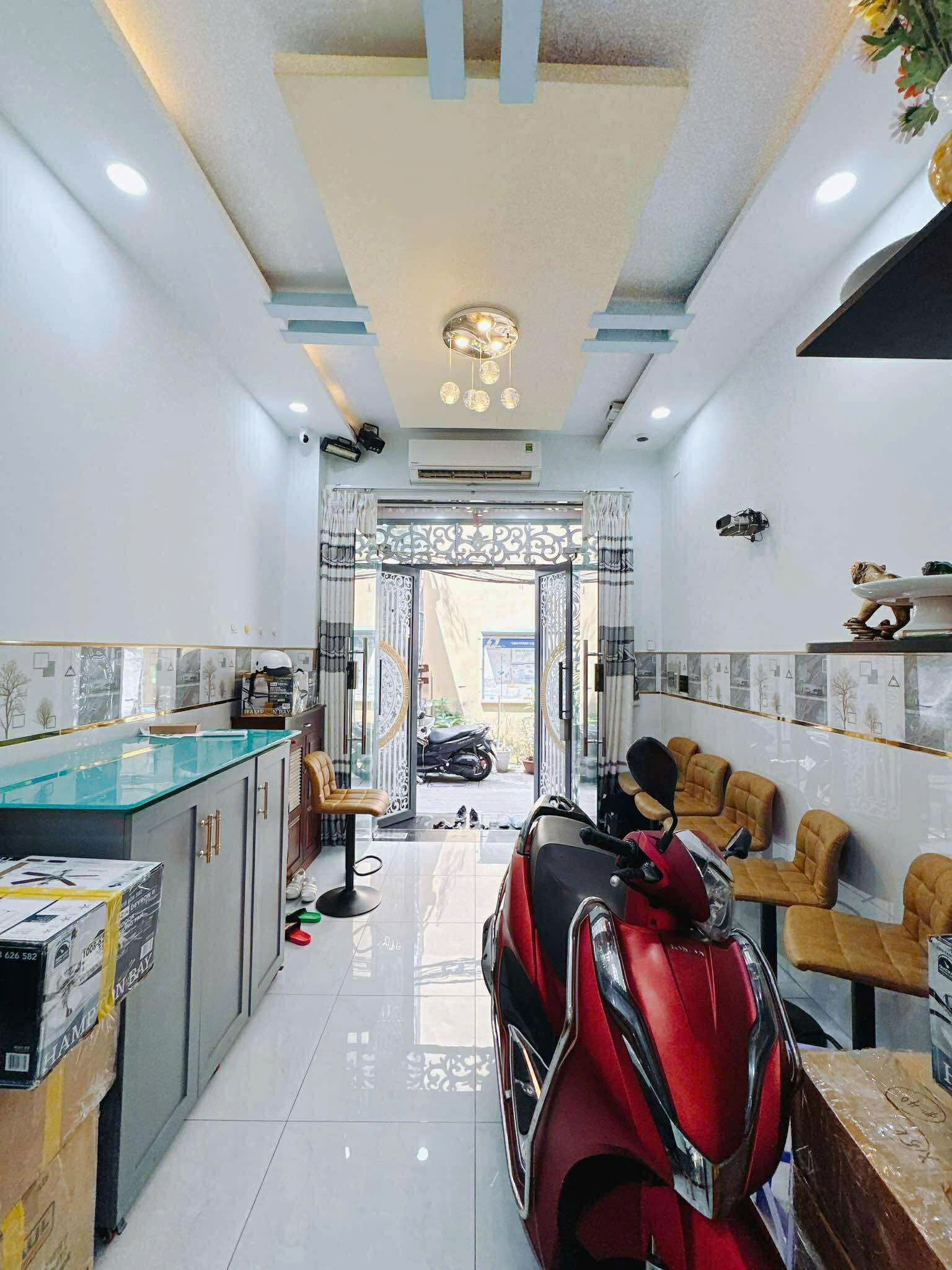  Sát mặt tiền Q4 
Ngang 3.18 x11 đúc 2 tấm có 4 tỏi 