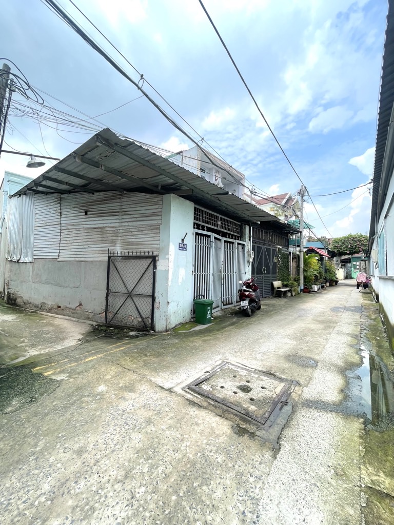  Bán nhà hẻm Nguyễn Văn Quá,P Đht  Q.12, 147m2, 2PN, SH, hơn 5 tỷ 