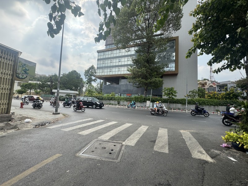  BÁN NHÀ MẶT TIỀN 85M2 3 TẦNG NGANG 7M KD ĐỈNH LÊ LAI GÁP BÁN  7.TỶ 