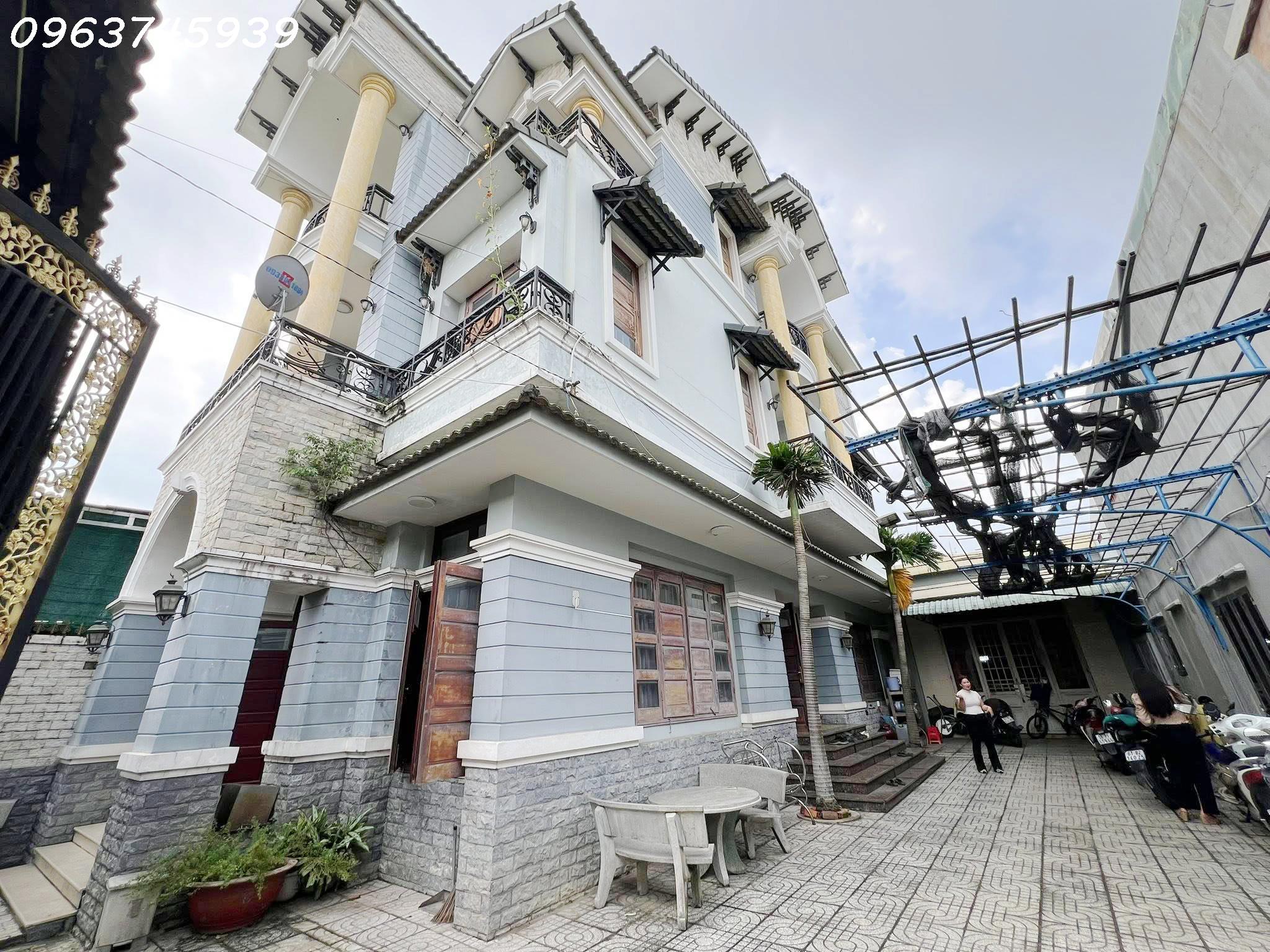  Biệt Thự Ngang 12m Hiếm Có, 242m2 Trung Tâm Dĩ An, Hoàn Công, 8.2 Tỷ 