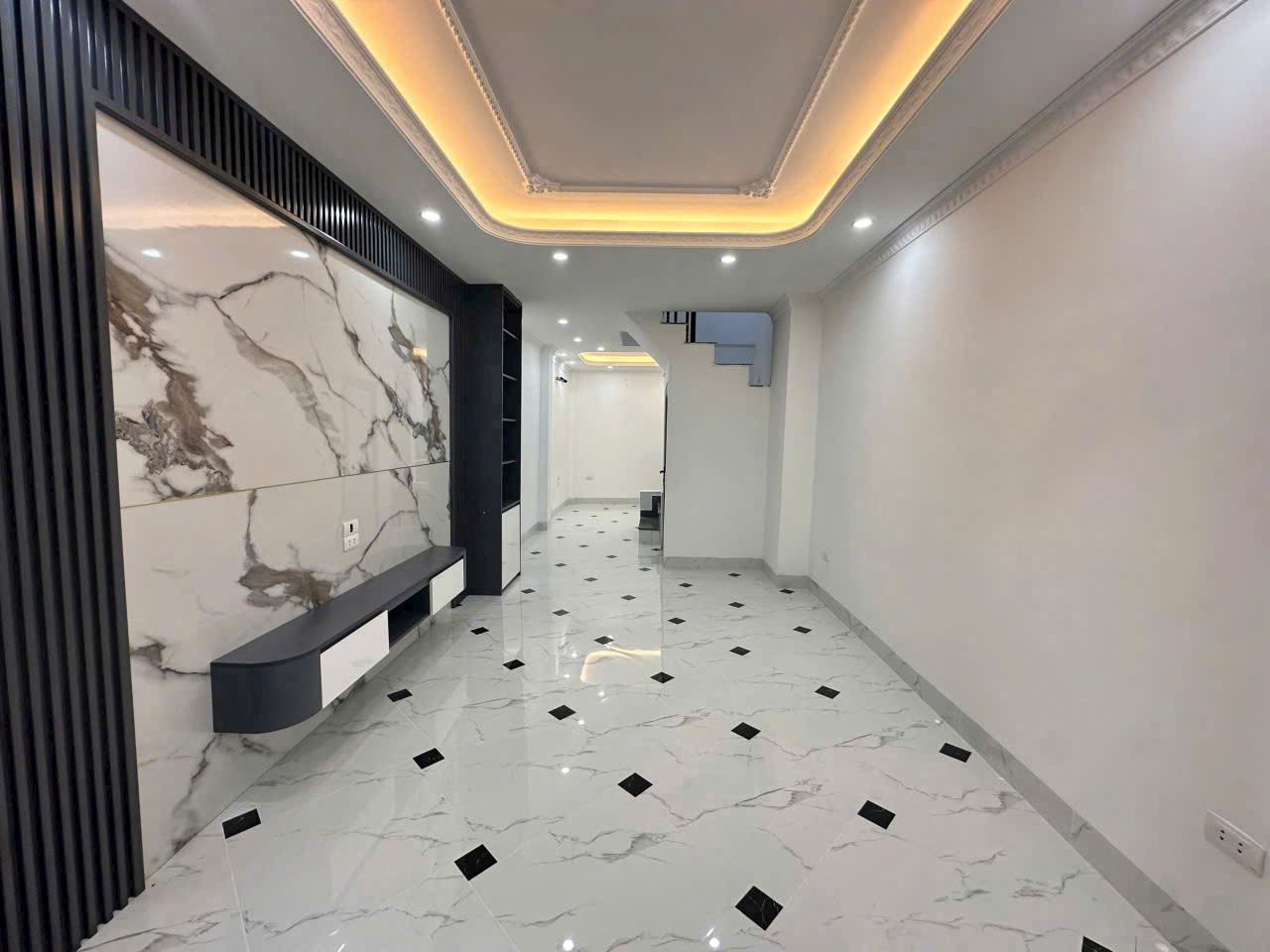  NGAY SÁT ỦY BẠN NHÂN DÂN PHƯỜNG - RA CHỢ GIÁP NHỊ hoàng mai 30M - 