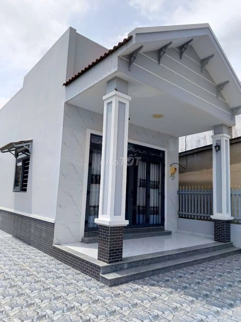  VỊ TRÍ ĐẸP – GIÁ TỐT  – CHÍNH CHỦ Bán Nhà Đường ĐT. 826C, Xã Long Hựu Đông, Cần Đước, Long An 