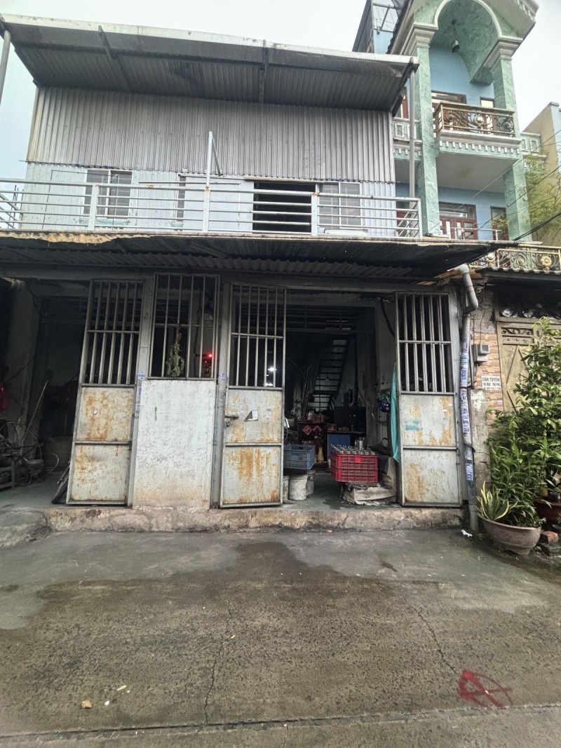  MT Nôị Bộ 18E Xưởng Gác Suốt–Cách MT Đường 18B Chỉ 20M Khu KD Sầm Uấ 