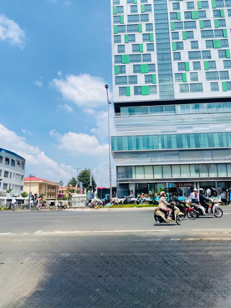  HXH CỘNG HOÀ – VỊ TRÍ KIM CƯƠNG P4 TÂN BÌNH – 4 TẦNG – 64M2 – VIEW CÔNG VIÊN – 15.79 TỶ

































































     










 



 